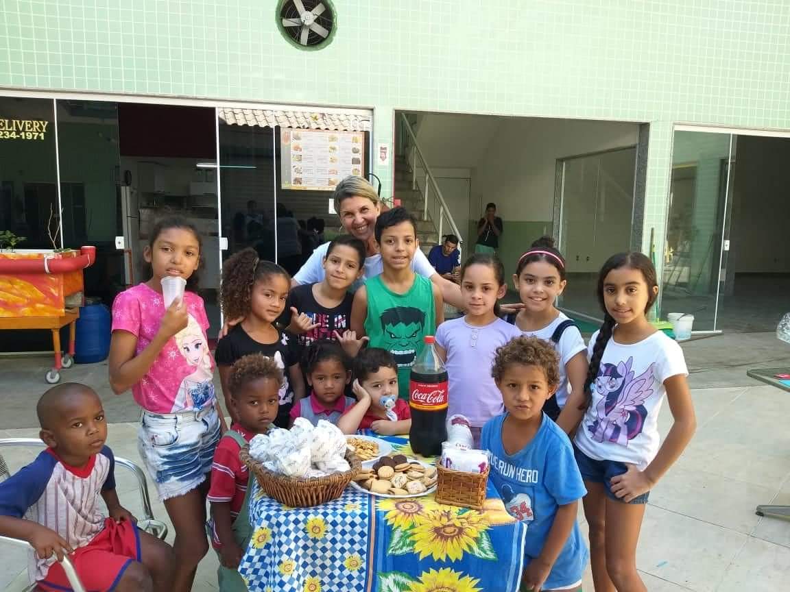 Dia dos Pais, nossas voluntárias promoveram uma Oficina de Reciclagem